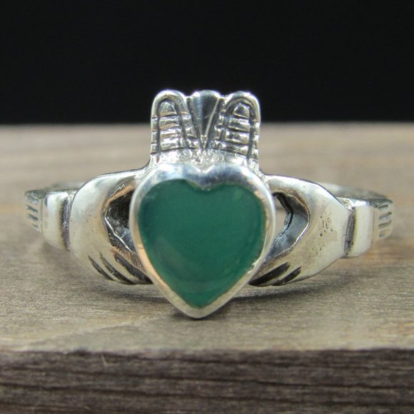 Jewelry - Size 7.25 Sterling Silver Claddagh Chrysoprase Inlay Band Ring Vintage